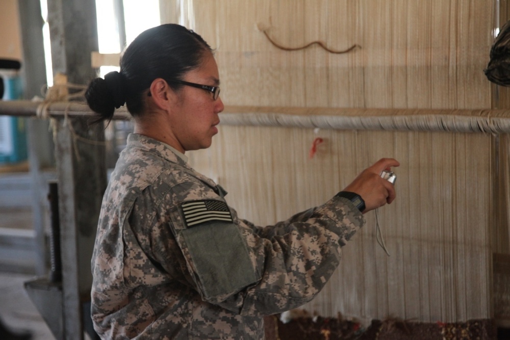 American forces assist Iraqi businesswomen