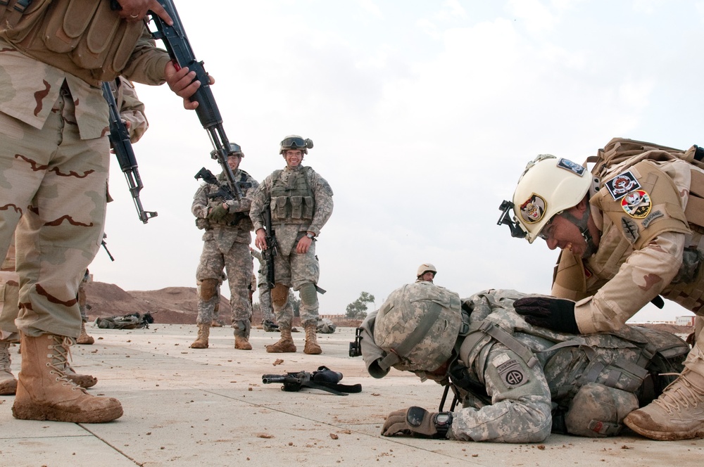 U.S. Paratroopers, Iraqi Scouts Sync Detainee Training for Partnered Missions