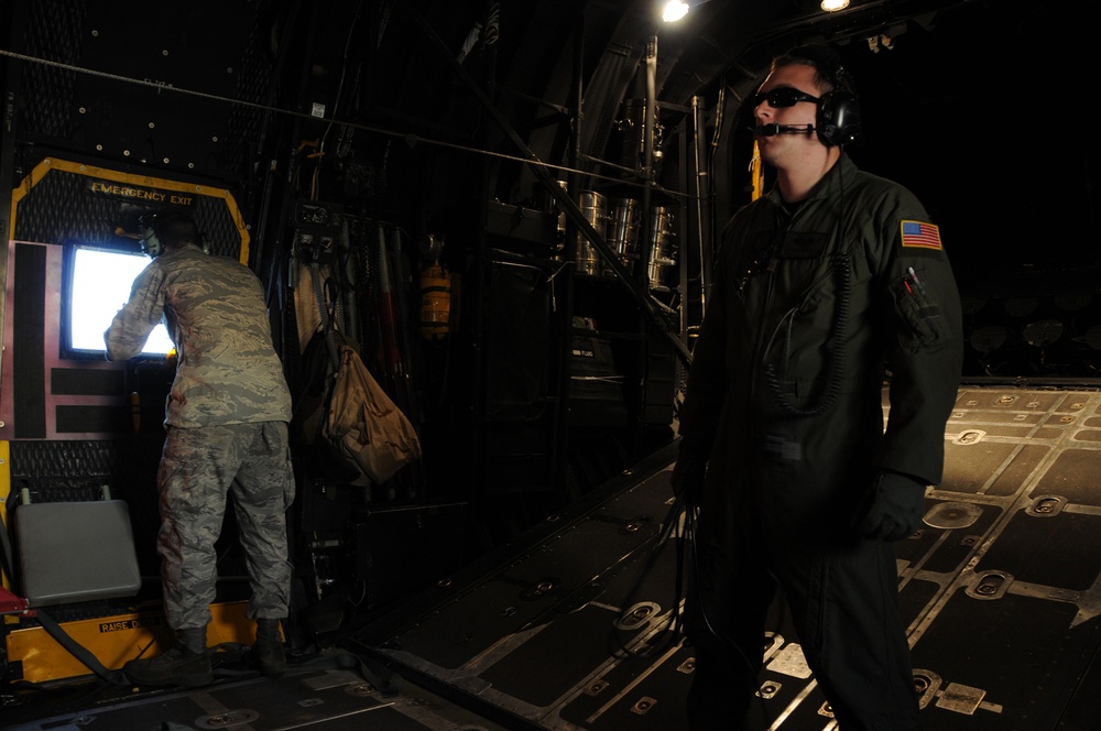 Airmen conduct aerial refueling exercise