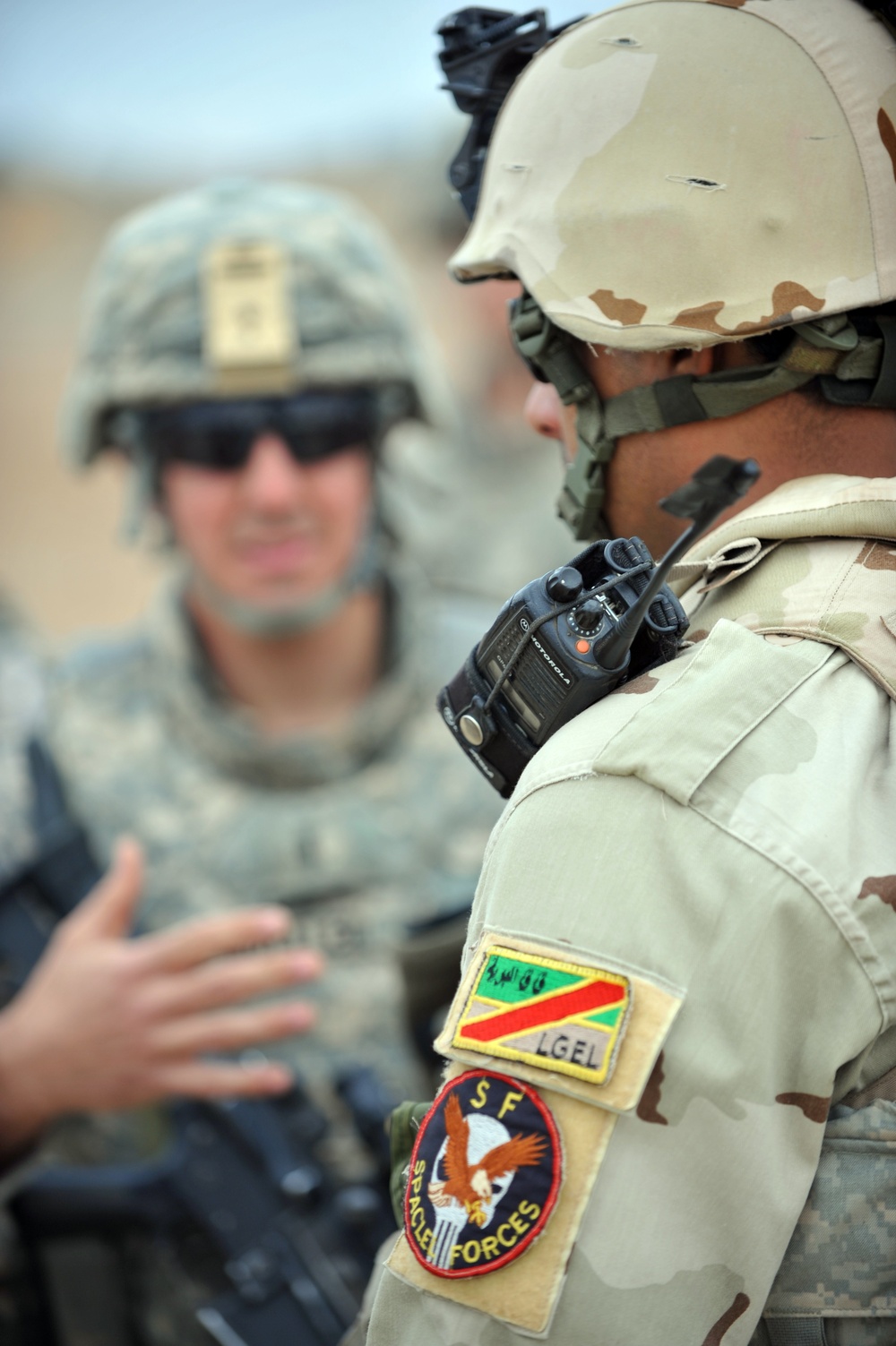 Iraqi soldiers learn helicopter techniques