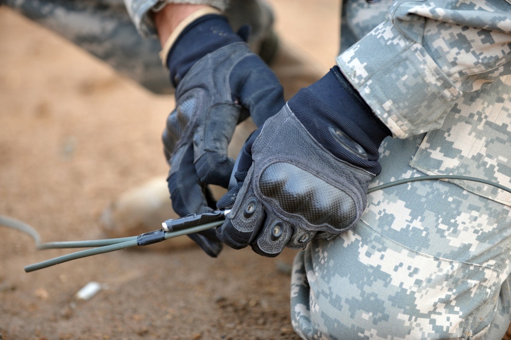 DVIDS - Images - EOD soldiers conduct controlled detonation [Image 3 of 8]