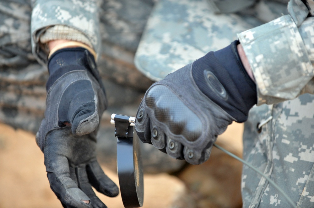 DVIDS - Images - EOD soldiers conduct controlled detonation [Image 6 of 8]