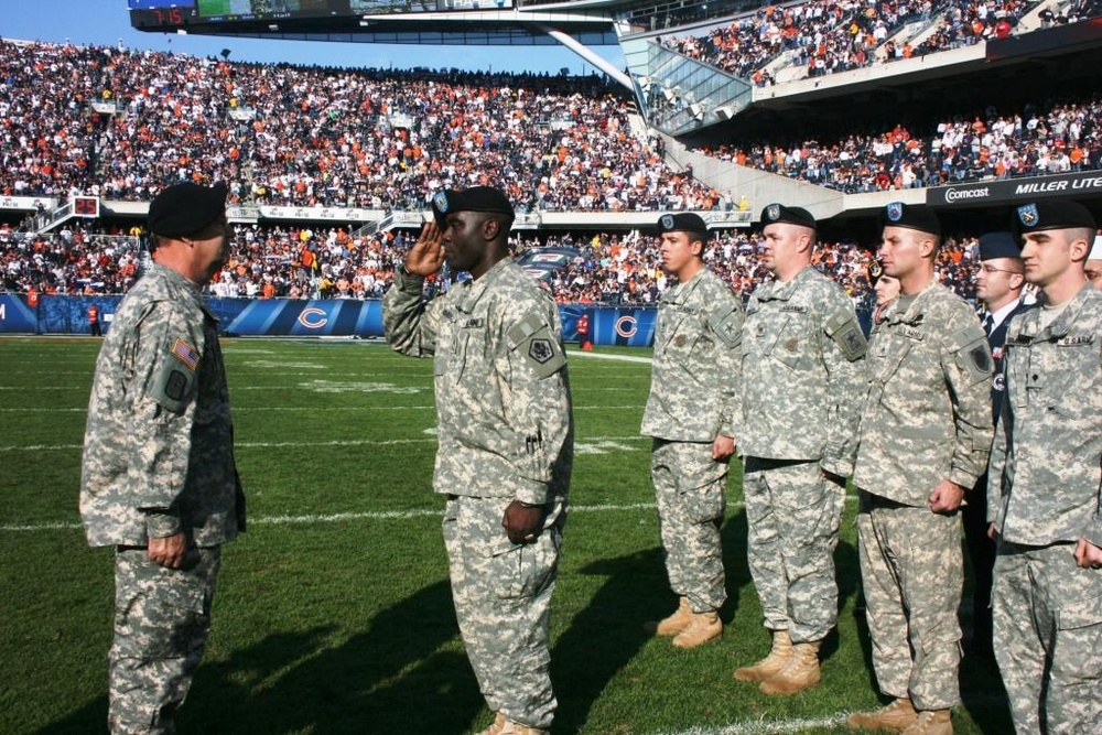 DVIDS - Images - Chicago Bears Honor the Military for Veterans Day at  Soldier Field [Image 1 of 10]