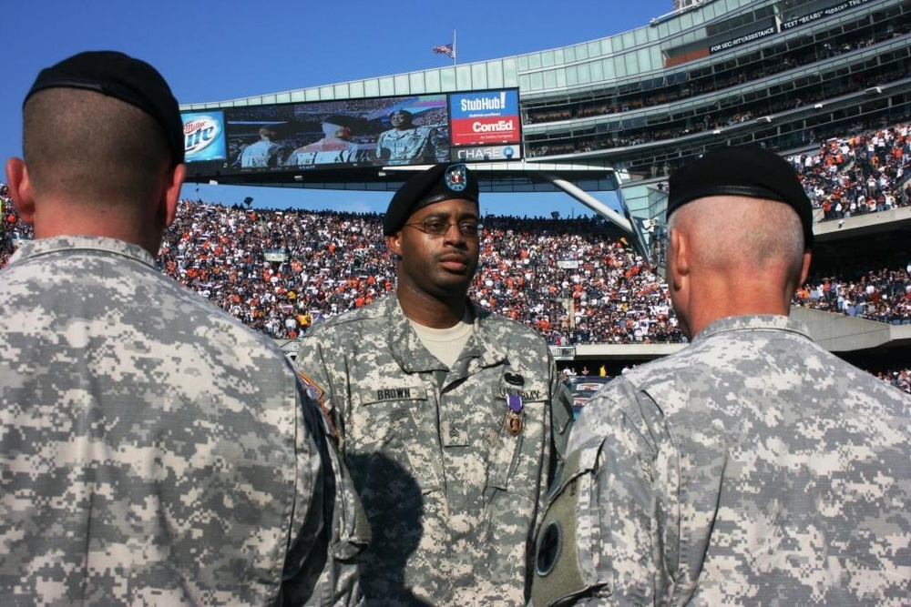 DVIDS - Images - Chicago Bears Honor the Military for Veterans Day