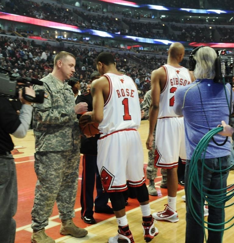 Chicago Bulls Honor Service Members for Veterans Day 2009