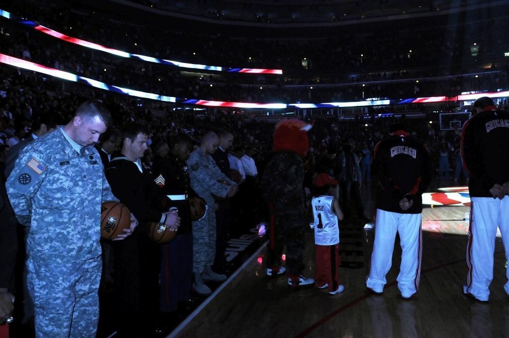 Chicago Bulls Honor Service Members for Veterans Day 2009