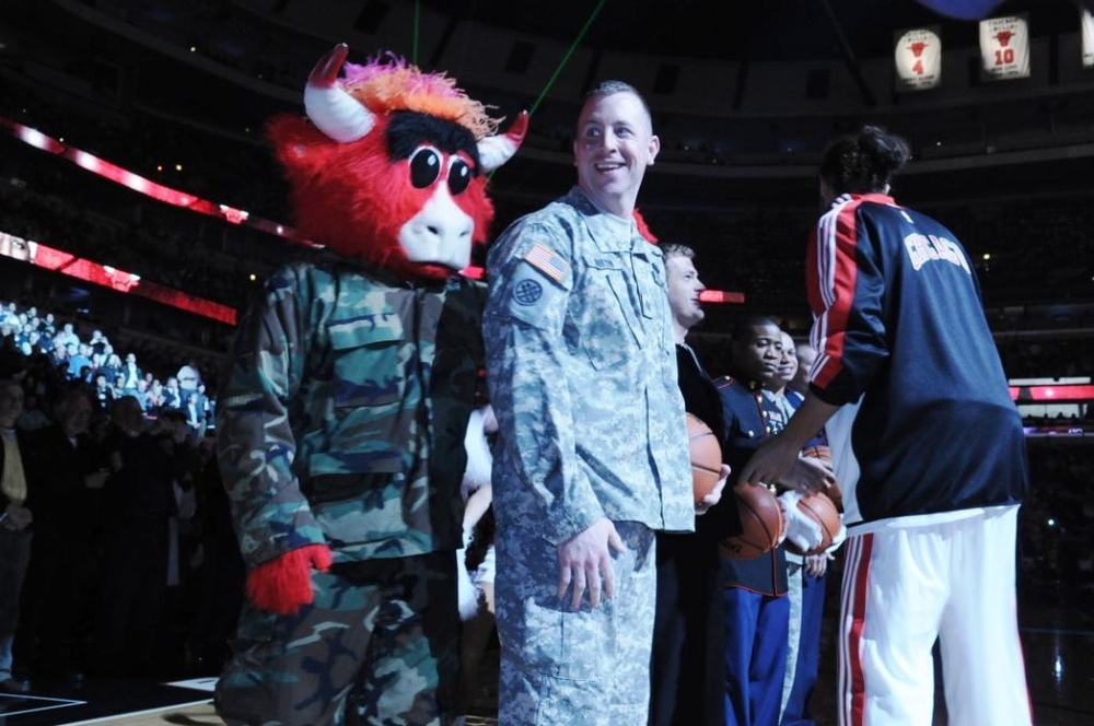 Chicago Bulls Honor Service Members for Veterans Day 2009