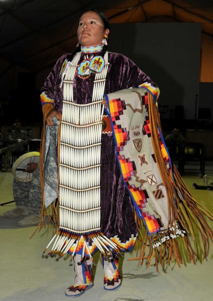 Native American Soldiers celebrate, share culture