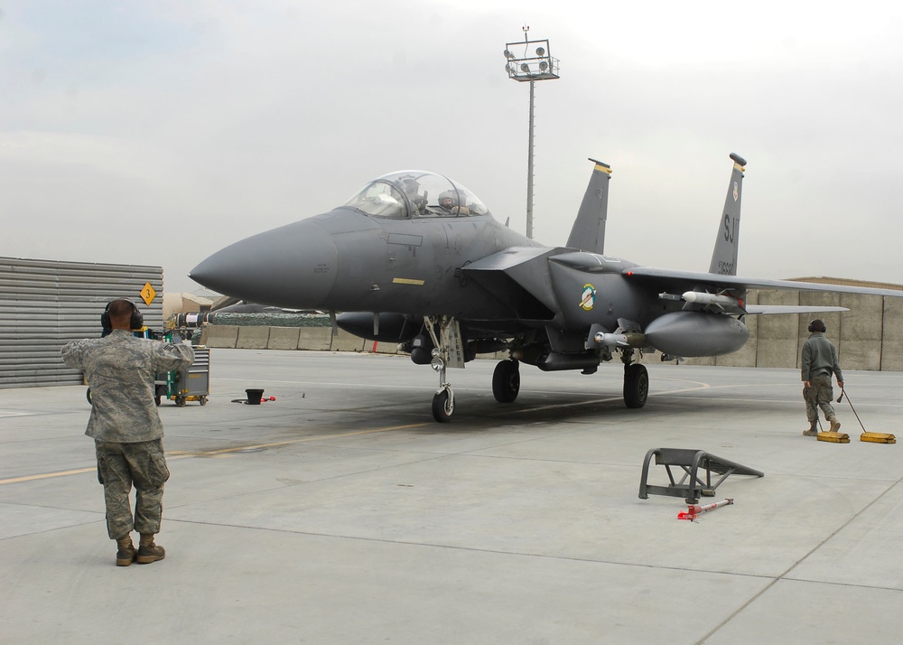 F-15E Weapons Systems Officer shatters 1,000 flight hour mark