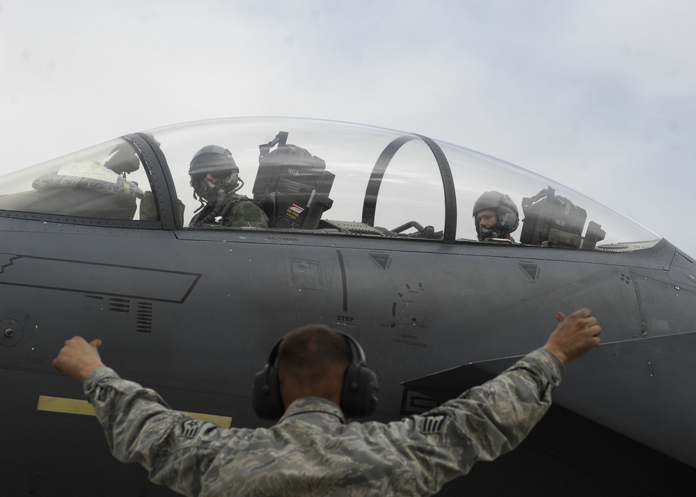 F-15E Weapons Systems Officer shatters 1,000 flight hour mark