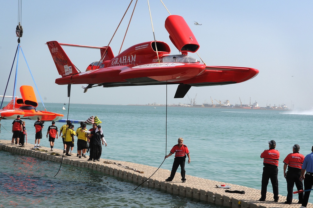 Troops Invited to Qatar's First Hydroplane Race