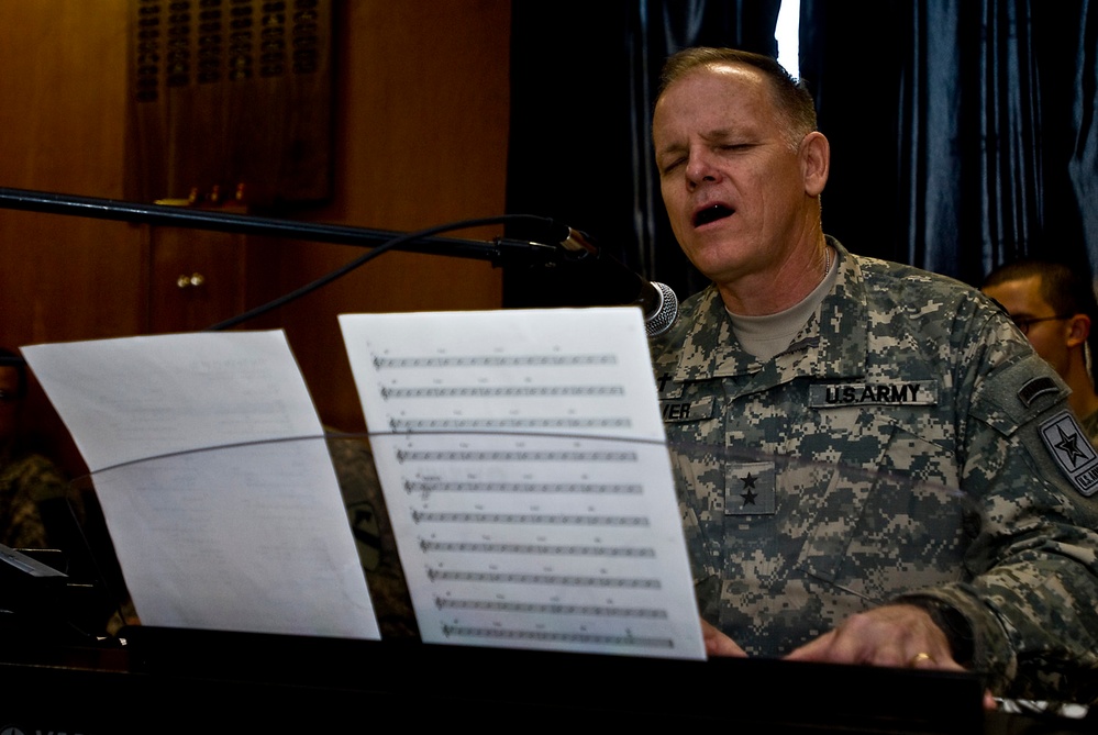 Army's Top Chaplain leads worship at Division Chapel