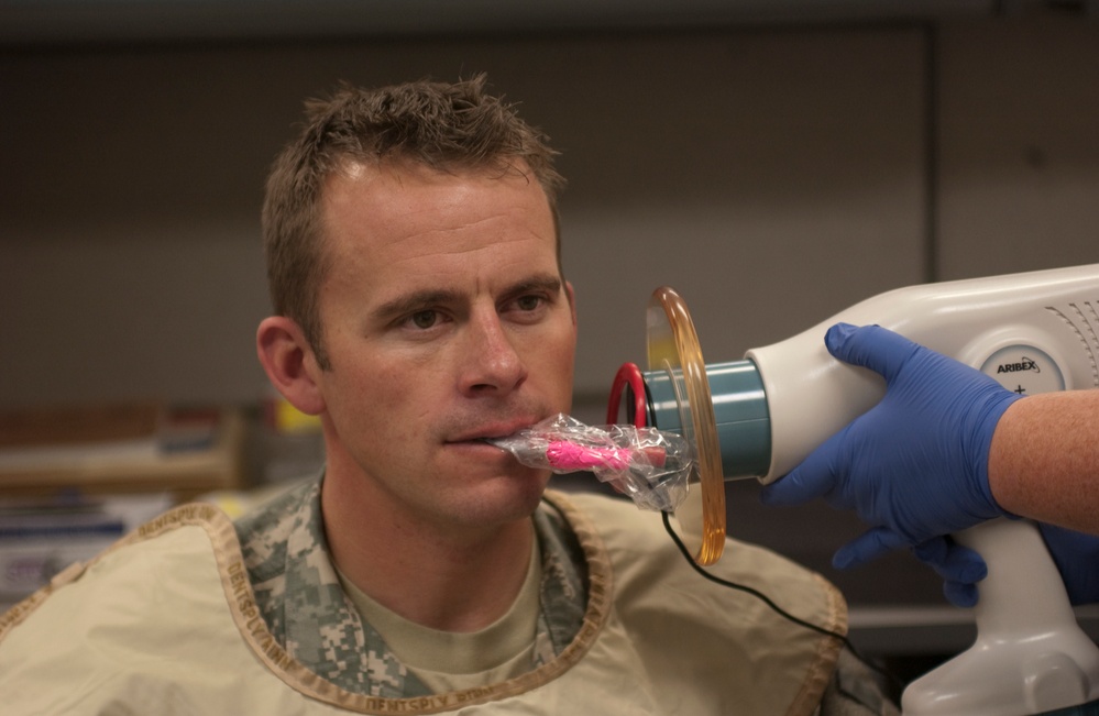 Soldiers Gets Dental X-rays