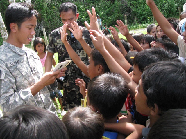 Armed Forces of the Philippines and Joint Special Operations Task Force-Philippines Teams Treat Hundreds of Patients at Medical Action Project