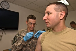 Division Special Troops Battalion receives H1N1 vaccinations