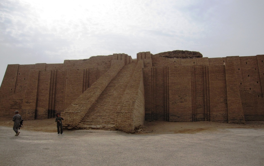 DVIDS - Images - Deployed Soldiers tour Ziggurat of Ur [Image 3 of 3]