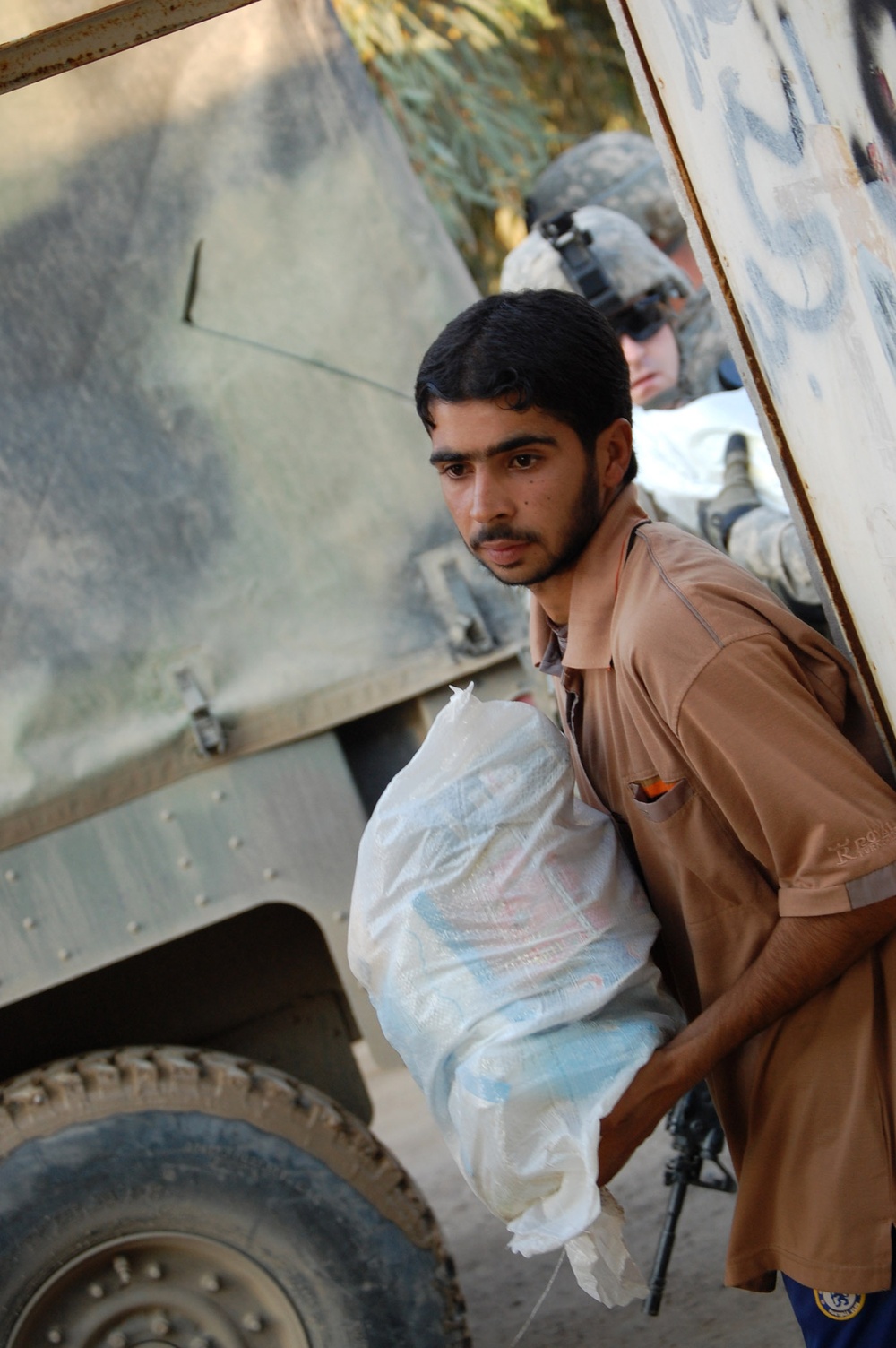 Iraqi orphans receive food for the holidays