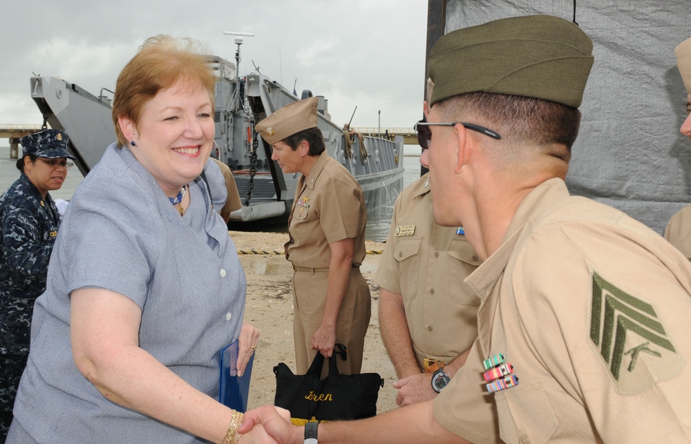 Wasp Delivers Rotarian Books to Belize