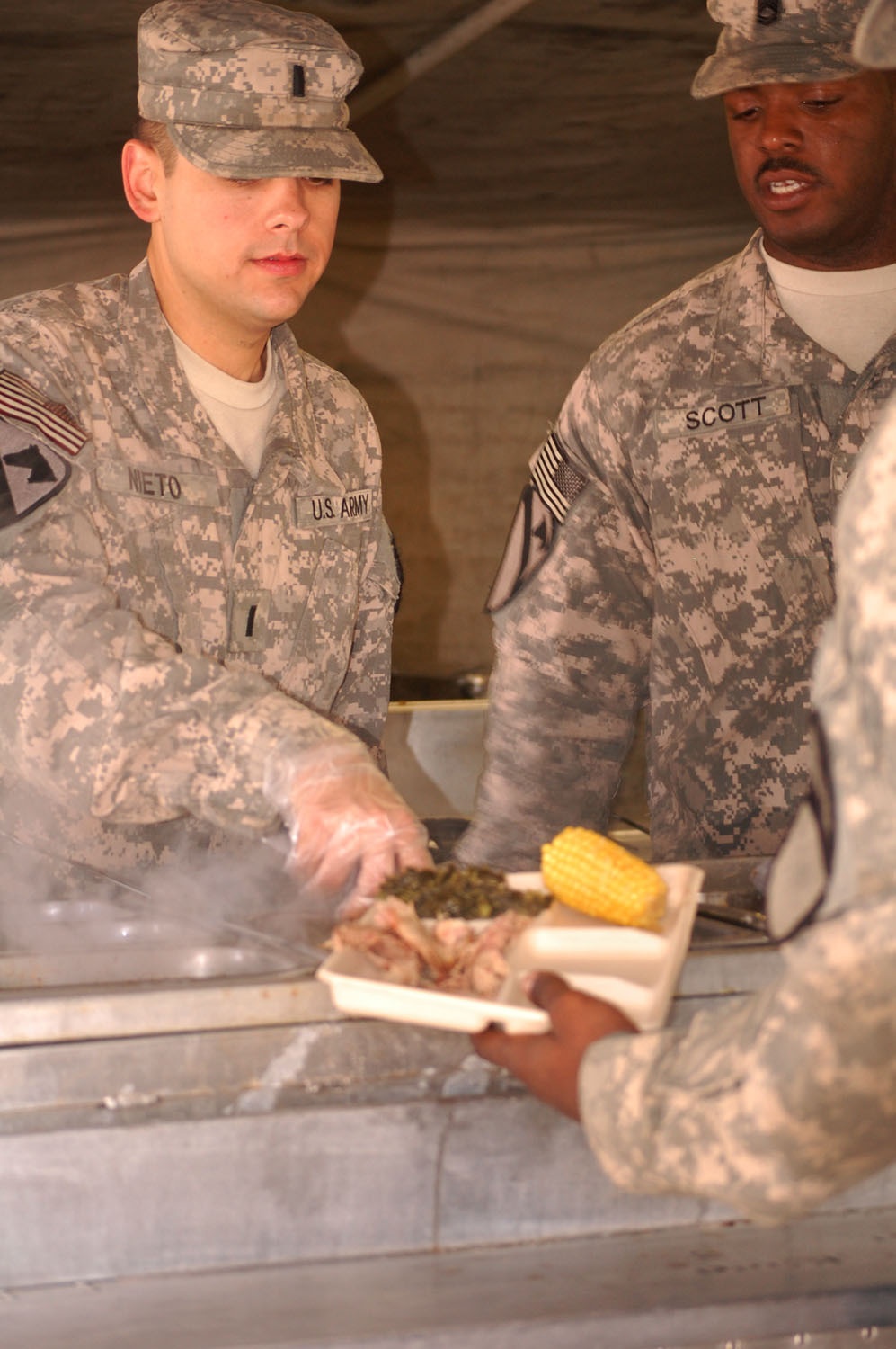 Leaders serve on Thanksgiving