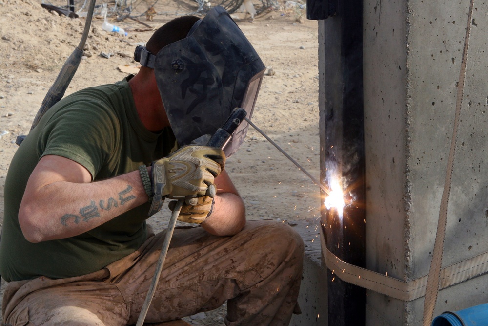 Supply convoy keeps Marines in the fight