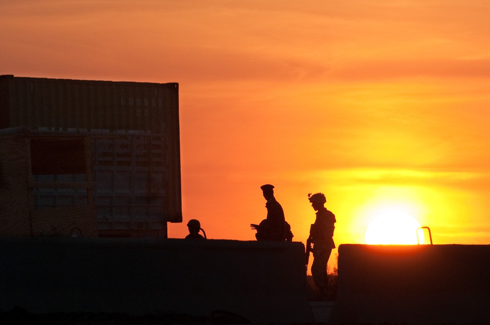 Paratroopers Install Vehicle Scanners at Check Points