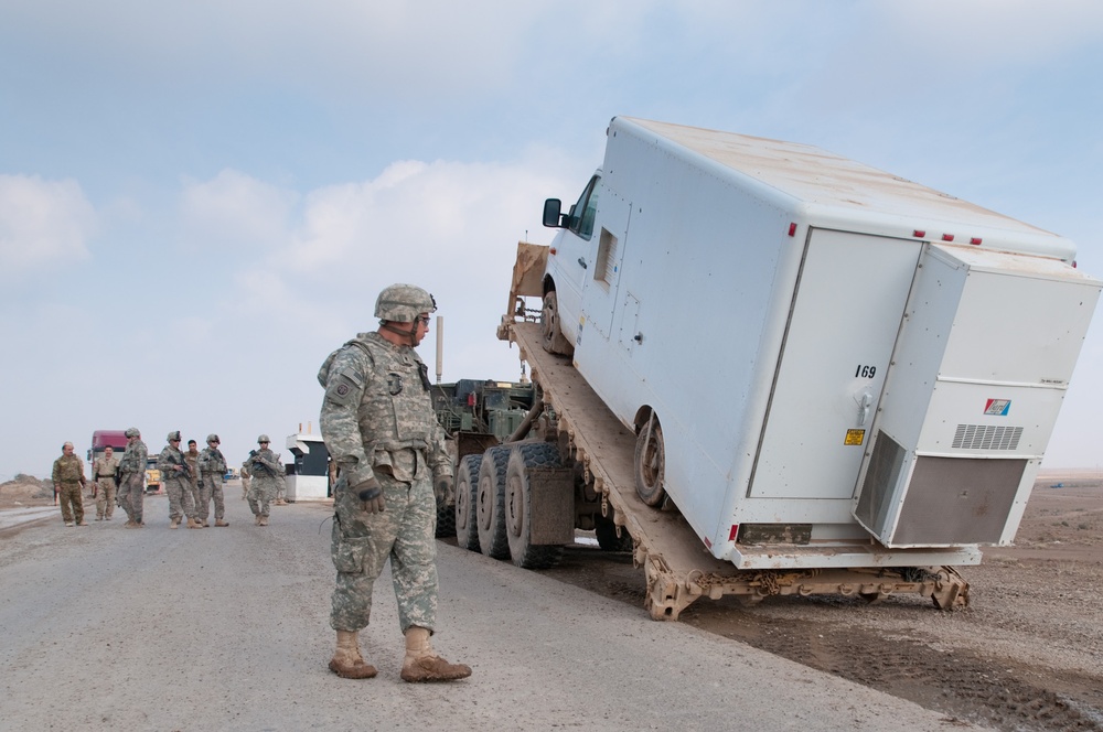 Paratroopers Install Vehicle Scanners at Check Points