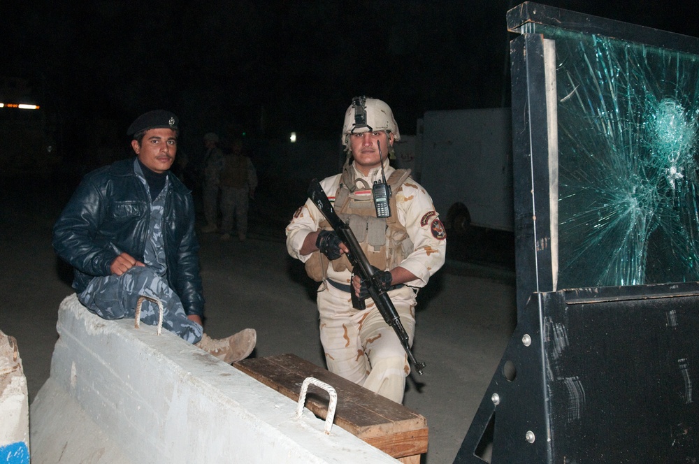 Paratroopers Install Vehicle Scanners at Check Points