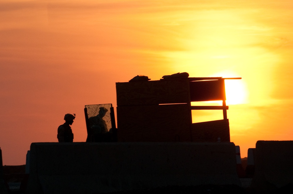 Paratroopers Install Vehicle Scanners at Check Points