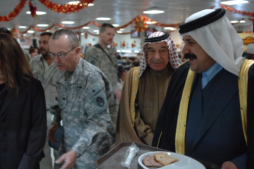 Iraqi Nationals, Police Share Thanksgiving Luncheon With US Troops