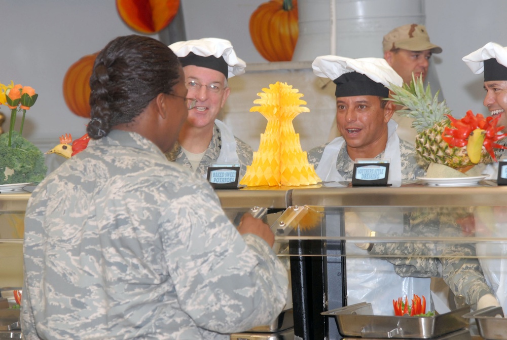 Gen. Fraser Visits JTF Guantanamo on Thanksgiving