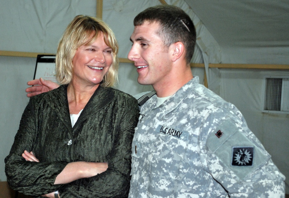 Senator and Representative Visit Troops for Thanksgiving