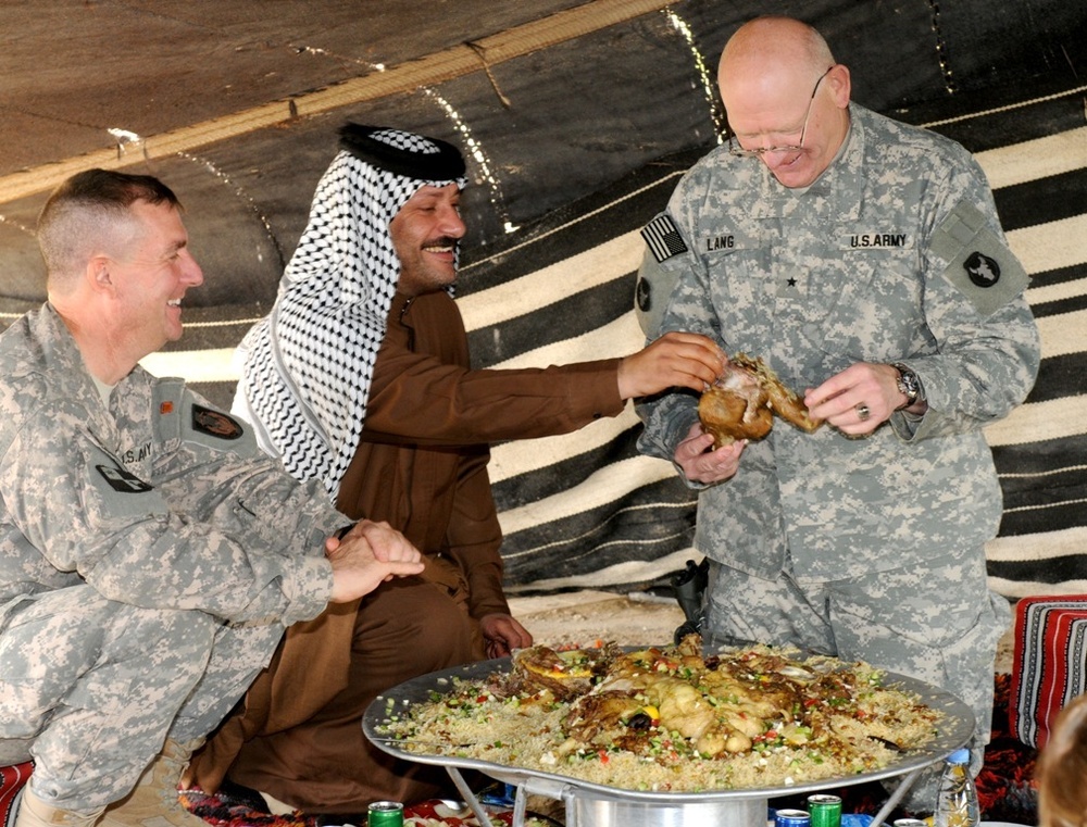 US Army leaders meet with shaykhs in southern Iraq
