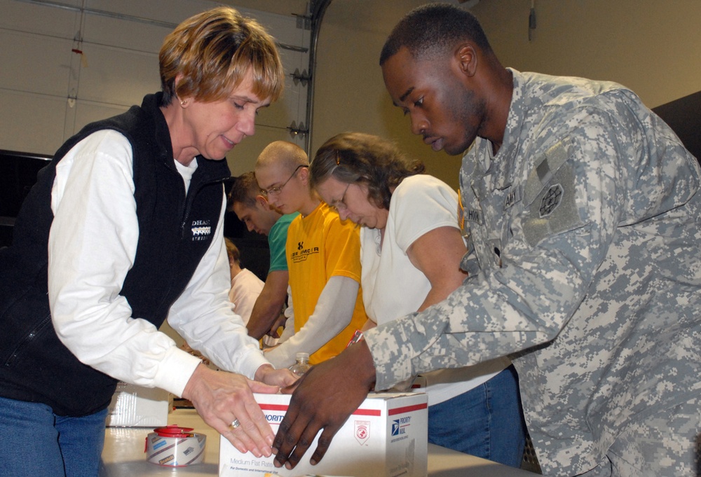 Volunteers Helping to Make Soldiers Smile