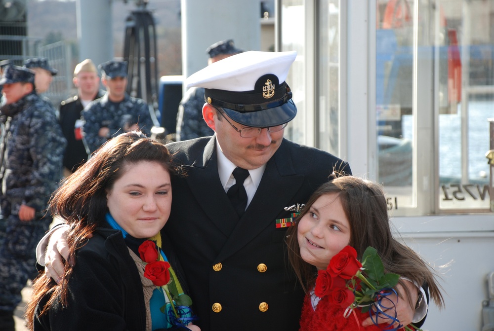 USS San Juan returns home