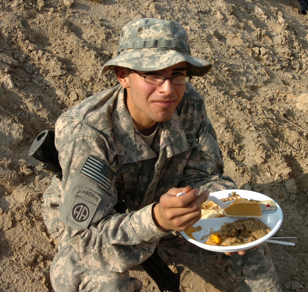 Paratroopers Receive a Taste of Home on Thanksgiving Day