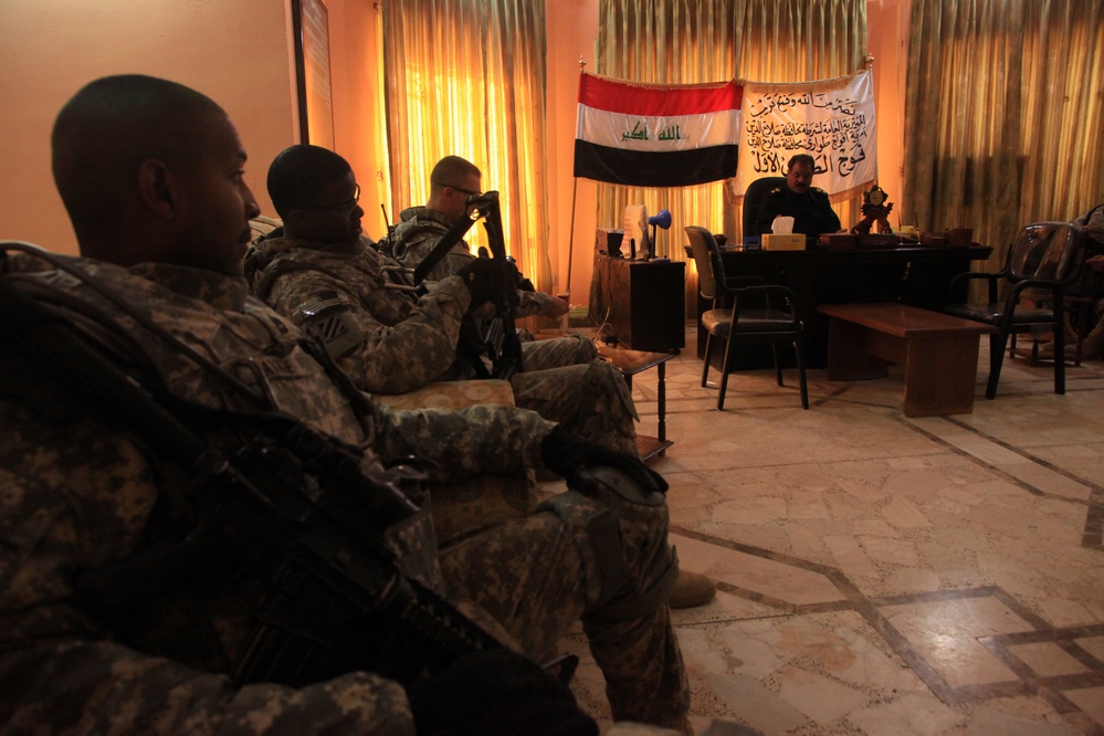 US troops teach basic operator mechanic class in Tikrit