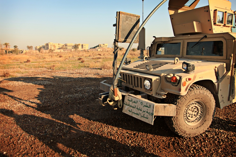 US troops teach basic operator mechanic class in Tikrit