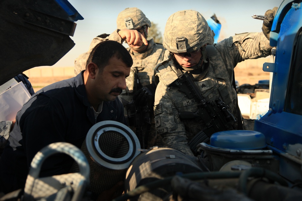 US troops teach basic operator mechanic class in Tikrit