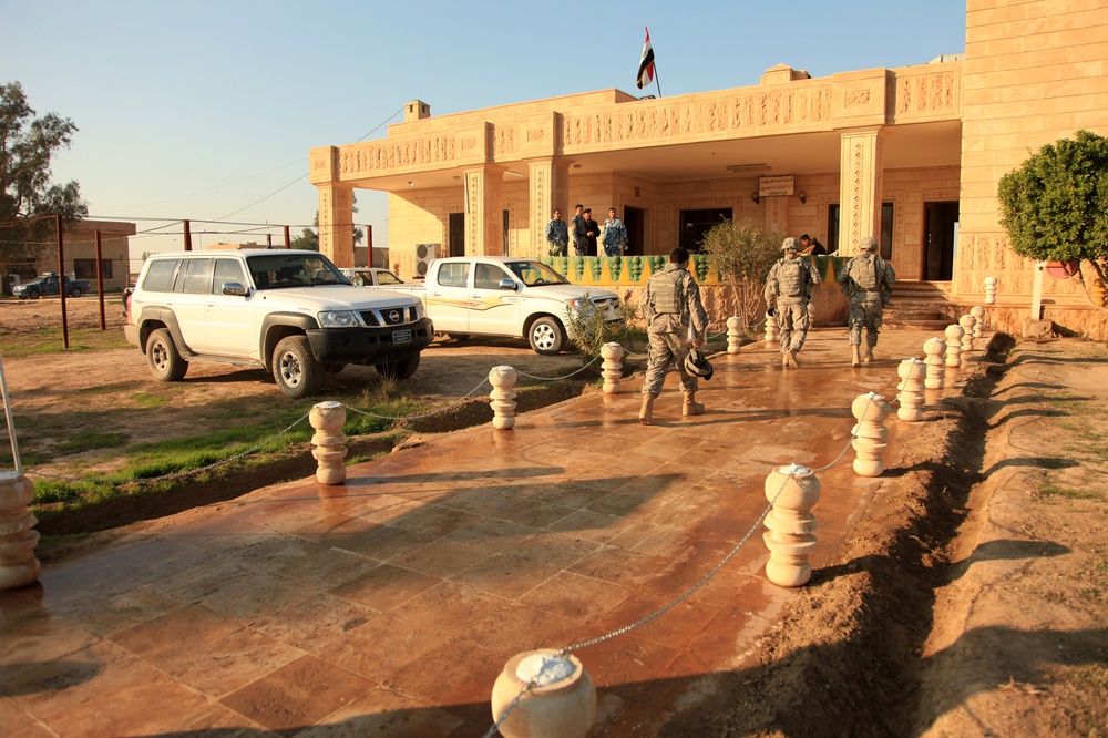 US troops teach basic operator mechanic class in Tikrit