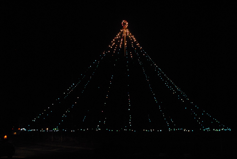 Christmas tree keeps holiday spirit in exercise