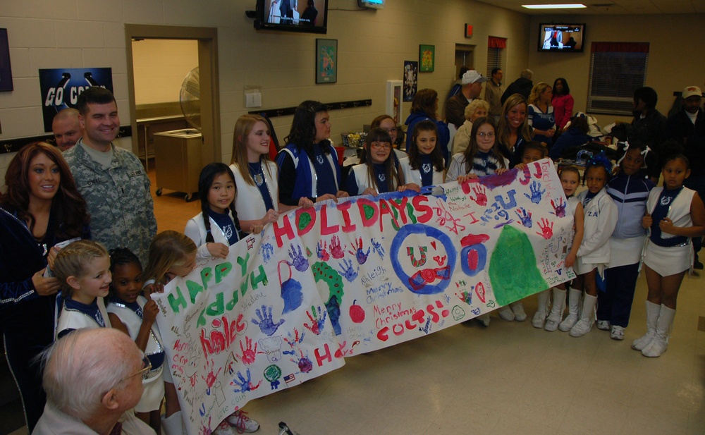 Indianapolis Colts Cheerleaders visit mobilized Soldiers at Camp Atterbury