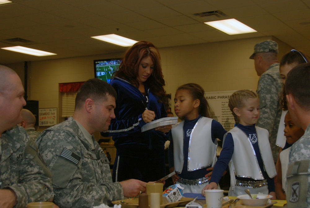 Indianapolis Colts Cheerleaders visit mobilized Soldiers at Camp Atterbury