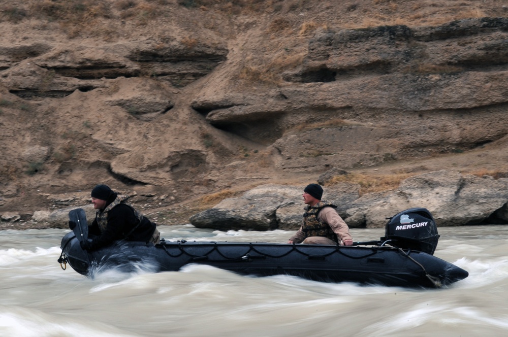U.S. Navy Divers Recover Body of Soldier From Afghanistan River