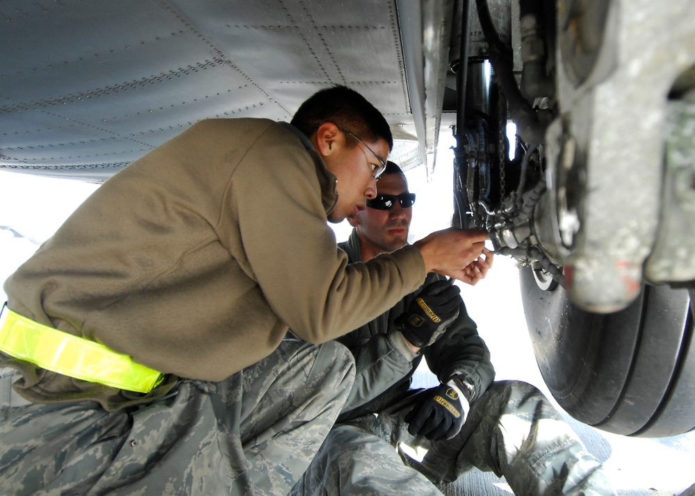 C-130 landing gear inspection