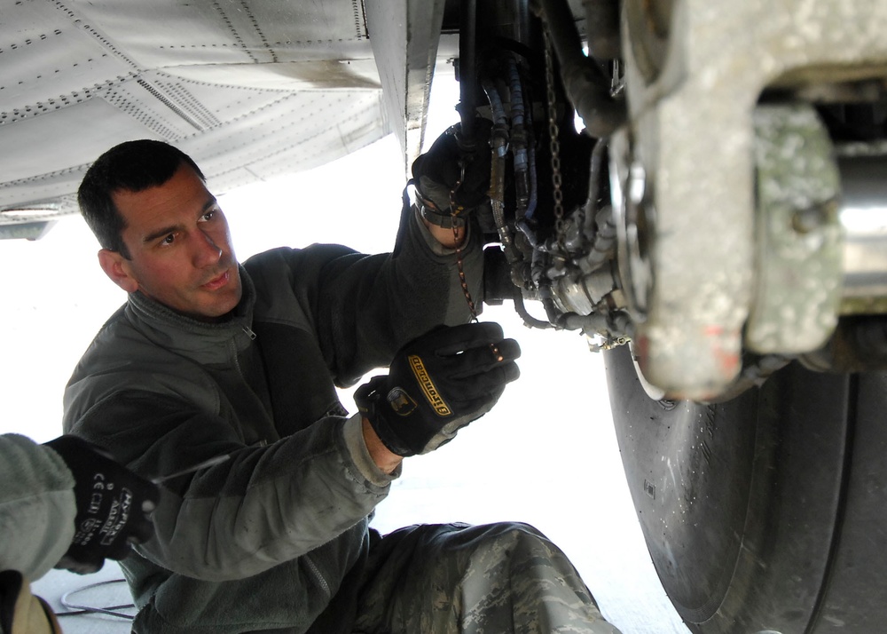 C-130 landing gear inspection