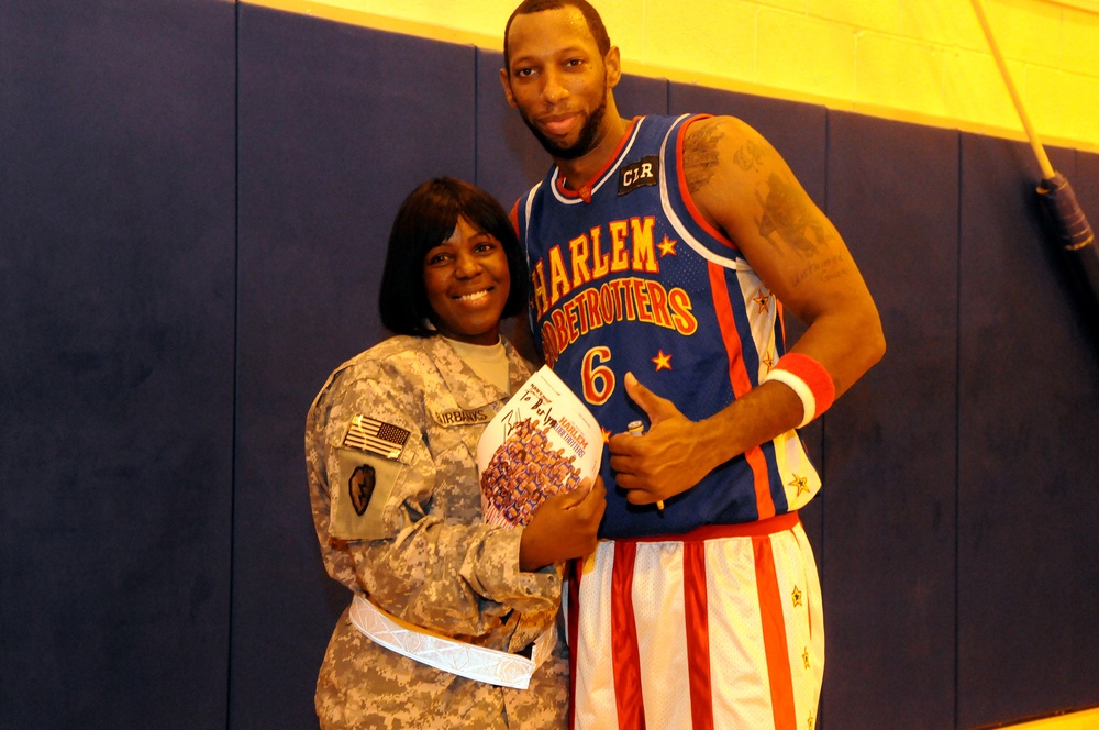 Globetrotters Show Support for Deployed Service Members
