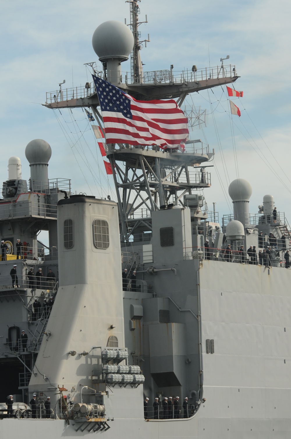 USS Fort McHenry homecoming