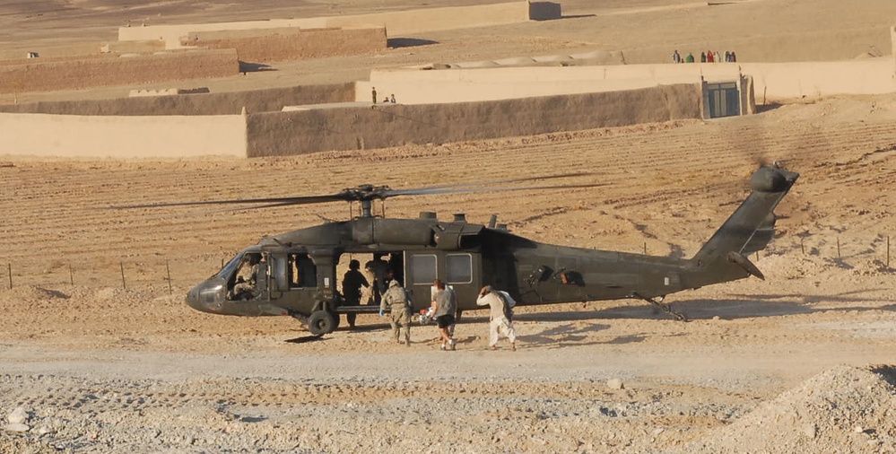 Soldiers medevac Afghan child, save life