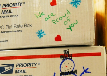 Volunteers spread holiday cheer, one parcel at a time