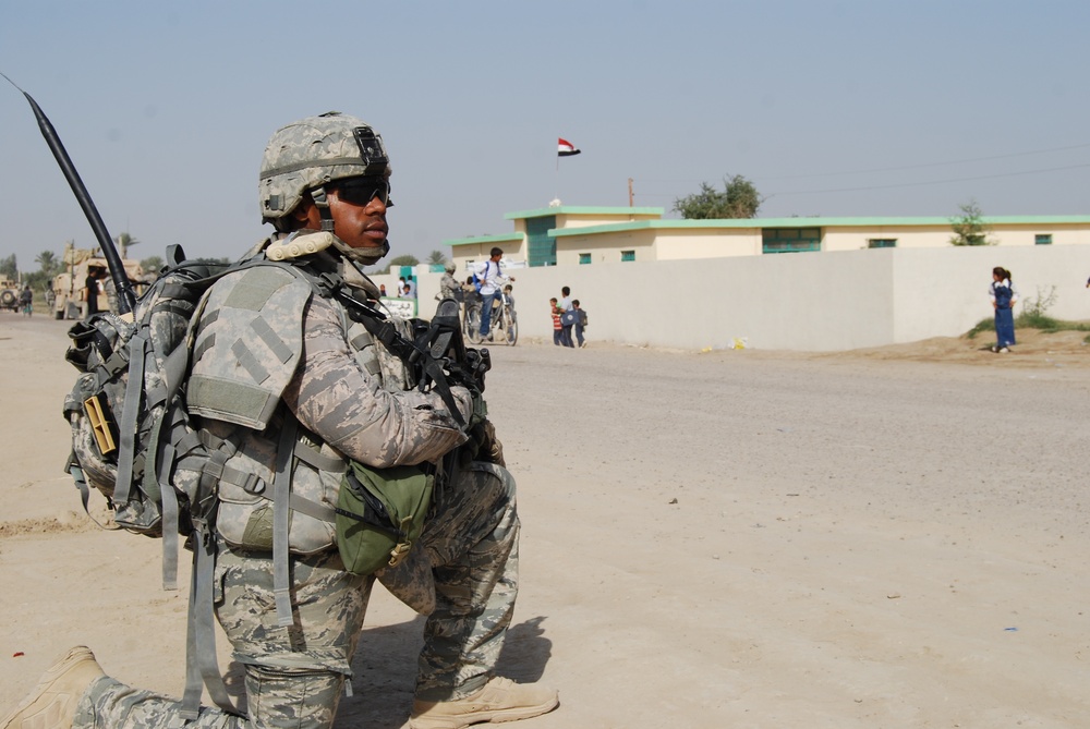 'Grunts of the Air Force' Partnering with the Iraqi Police and the U.S. Army